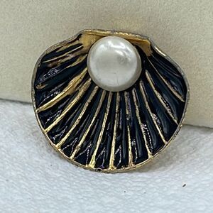 1930’s Art Nouveau pearl Clamshell dress clip